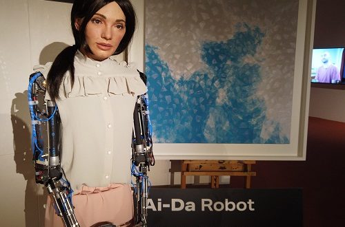 "أيدا" أول فنان روبوت واقعي في العالم