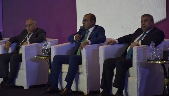 أحمد مكي: الشركات المصرية نافست بقوة مع الشركات العالمية في مشروعات البنية التحتية التكنولوجية 