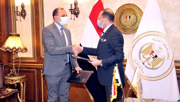 توقيع بروتوكول تعاون بين شركة اتصالات مصر ووزارة العدل لتقديم خدمات الشهر العقاري