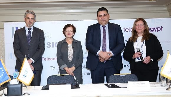 الشركة المصرية للاتصالات تنشئ 2000 موقع جديد لأبراج المحمول