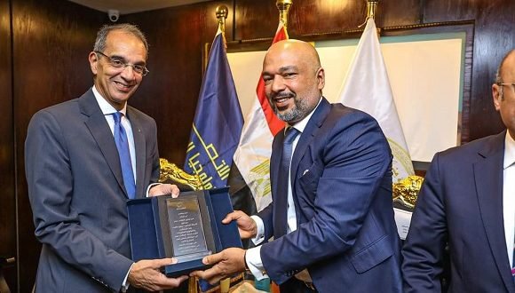 افتتاح الفرع الاول لمصلحة الشهر العقاري و التوثيق داخل فرع اتصالات مصر
