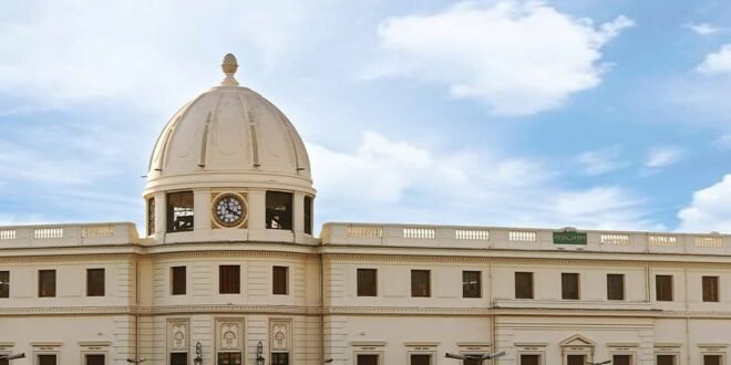 قال الدكتور شريف فاروق، رئيس مجلس إدارة الهيئة القومية للبريد: "إن الهيئة قررت فتح متحف البريد للزائرين بالمجان بالإضافة إلى تنظيم العديد من الفعاليات داخل المتحف بهدف