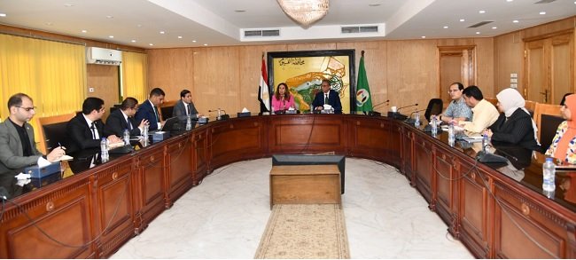 محافظ الفيوم ونائب وزير الاتصالات يبحثان تنفيذ التحول الرقمي بالمحافظة لتحقيق نقلة نوعية في الخدمات