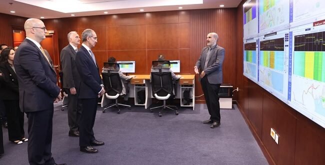 وزير الاتصالات