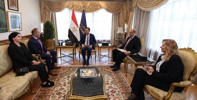 مصر وإنتل تبحثان شراكة استراتيجية كبرى لتعزيز الذكاء الاصطناعي والأمن السيبراني